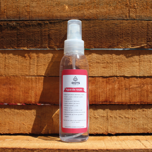 Agua natural de Rosas