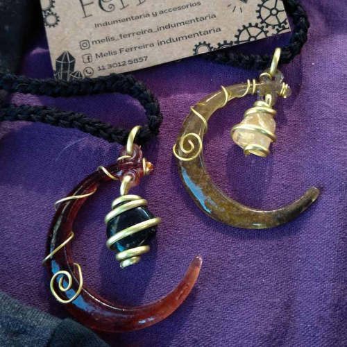 collares luna y piedras naturales