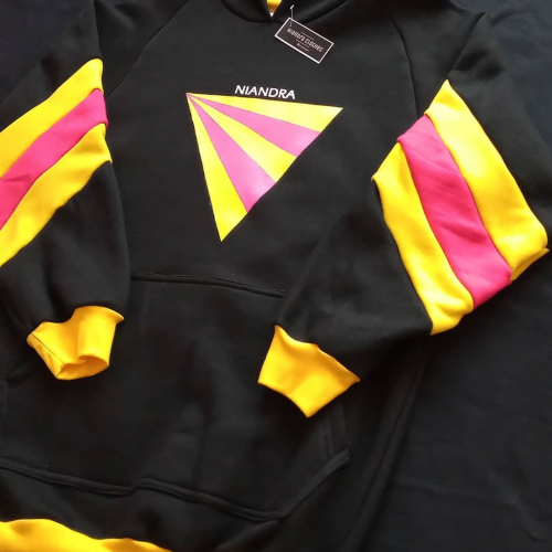 BUZO CANGURO ELECTRO