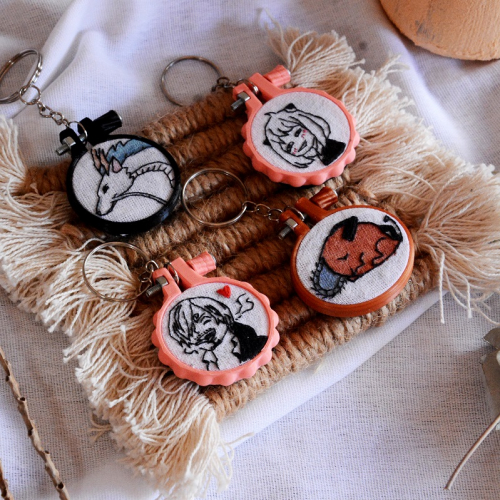 Llaveros bordados